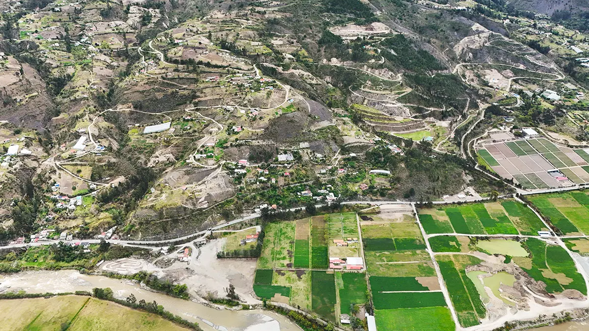 Terreno 1 hectárea con Casa antigua habitable en Paute