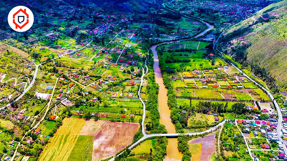 Corredor de bienes raíces en Paute Ecuador