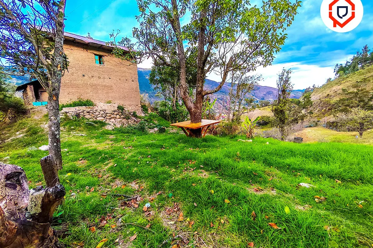 Terreno 1 hectárea con Casa antigua habitable en Paute